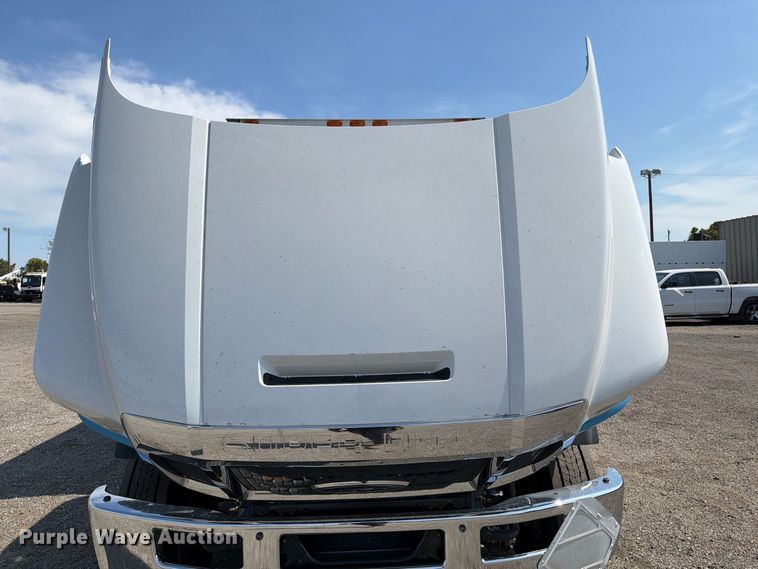 image for item FB5215 2017 Ford F-750 Super Duty flatbed truck
