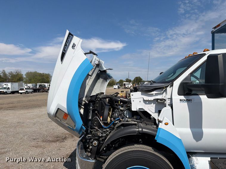 image for item FB5215 2017 Ford F-750 Super Duty flatbed truck