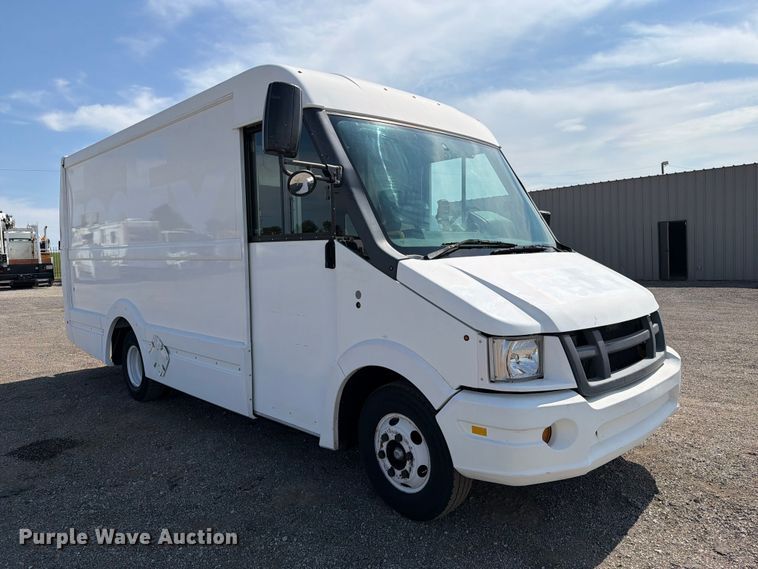 image for item FB5216 2013 Isuzu NPR HD delivery van