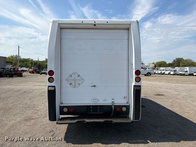image for item FB5216 2013 Isuzu NPR HD delivery van