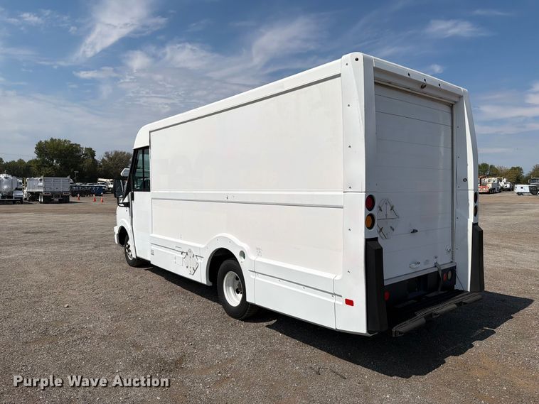 image for item FB5216 2013 Isuzu NPR HD delivery van