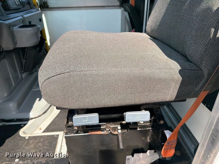 image for item FB5216 2013 Isuzu NPR HD delivery van