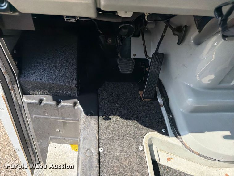 image for item FB5216 2013 Isuzu NPR HD delivery van