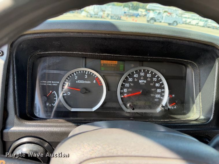 image for item FB5216 2013 Isuzu NPR HD delivery van