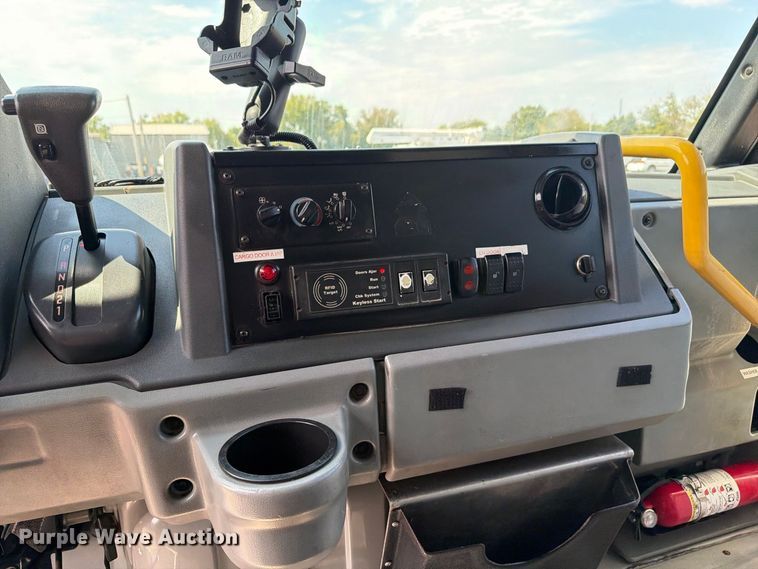 image for item FB5216 2013 Isuzu NPR HD delivery van