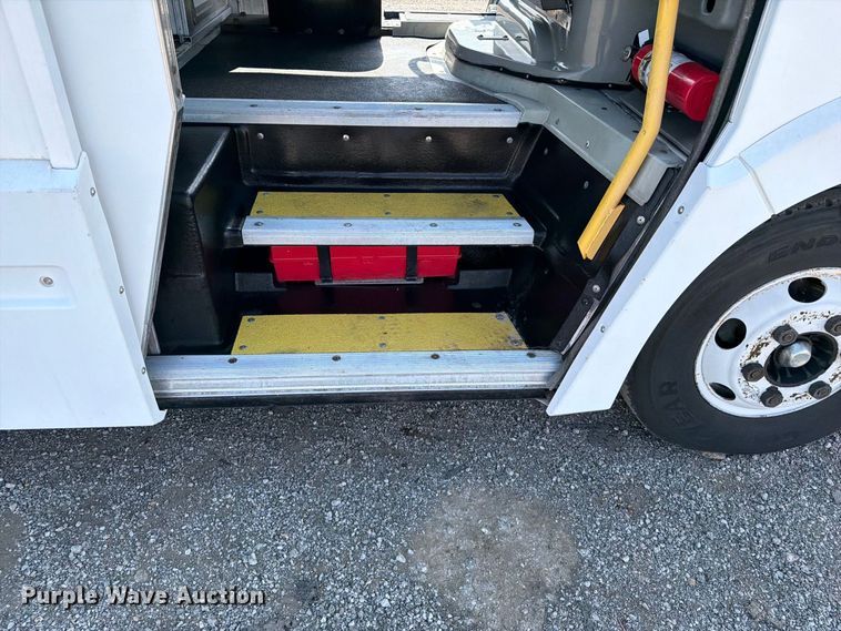 image for item FB5216 2013 Isuzu NPR HD delivery van