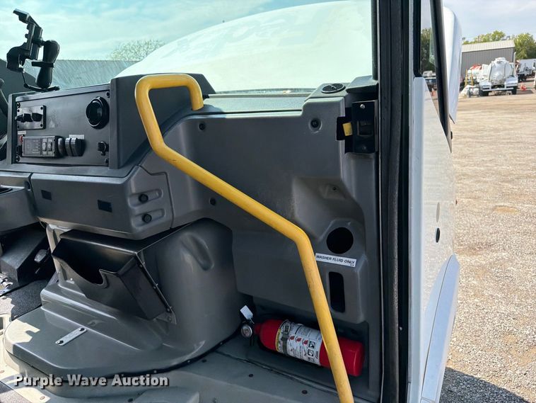 image for item FB5216 2013 Isuzu NPR HD delivery van