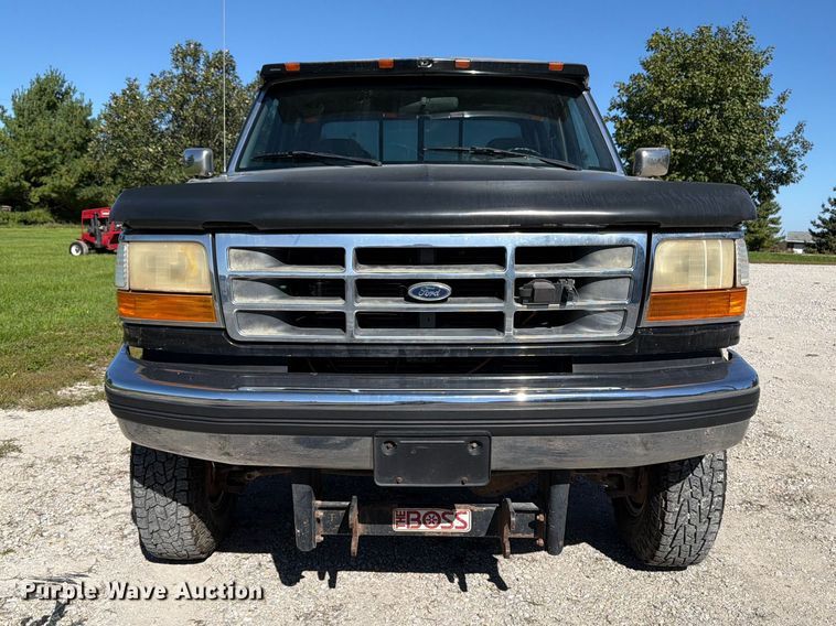 image for item FB5952 1995 Ford F350 Crew Cab flatbed pickup truck