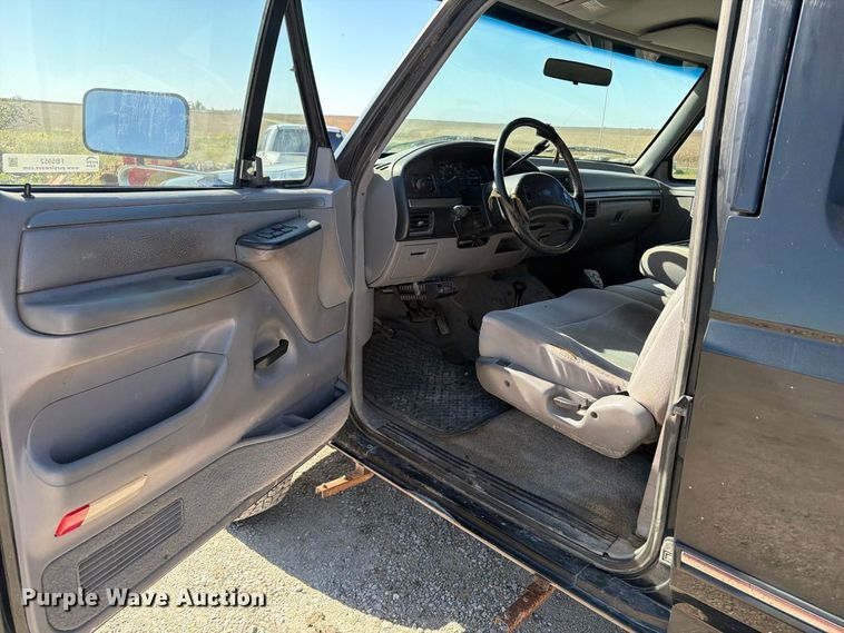image for item FB5952 1995 Ford F350 Crew Cab flatbed pickup truck