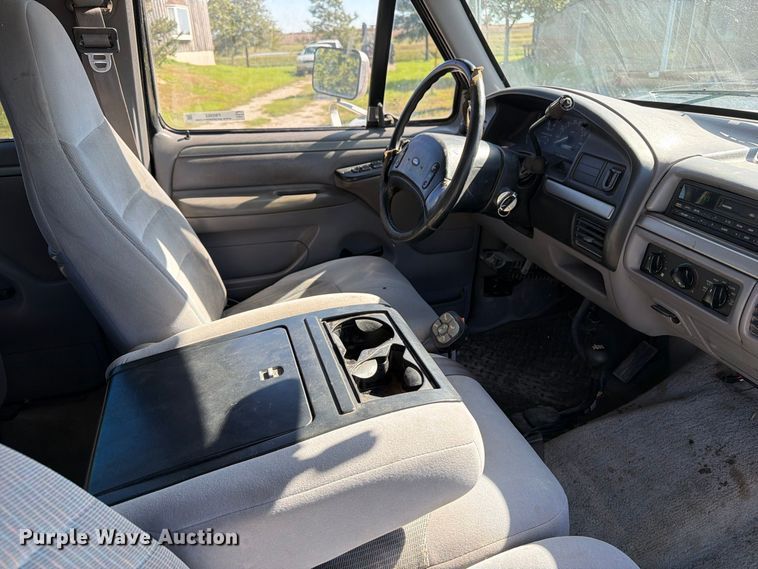 image for item FB5952 1995 Ford F350 Crew Cab flatbed pickup truck