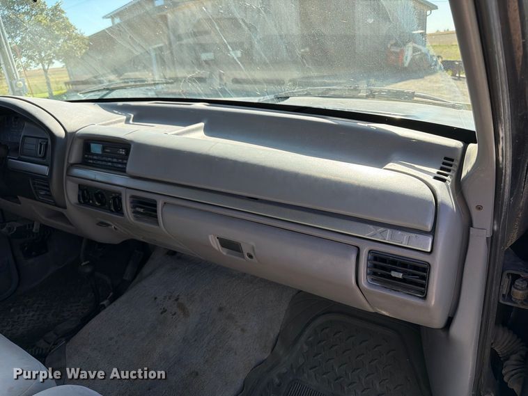 image for item FB5952 1995 Ford F350 Crew Cab flatbed pickup truck