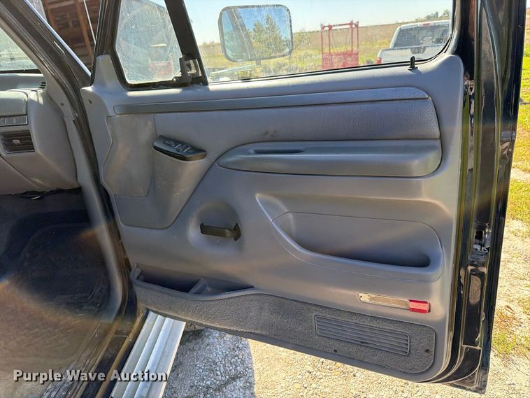image for item FB5952 1995 Ford F350 Crew Cab flatbed pickup truck
