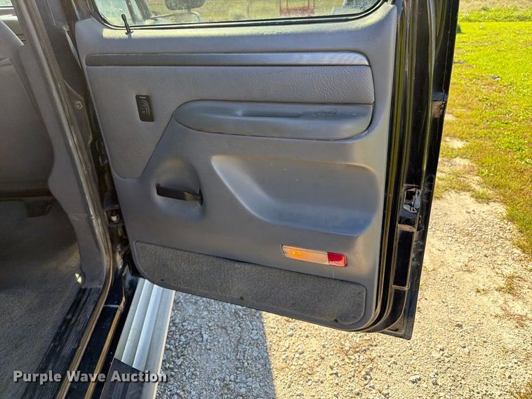 image for item FB5952 1995 Ford F350 Crew Cab flatbed pickup truck