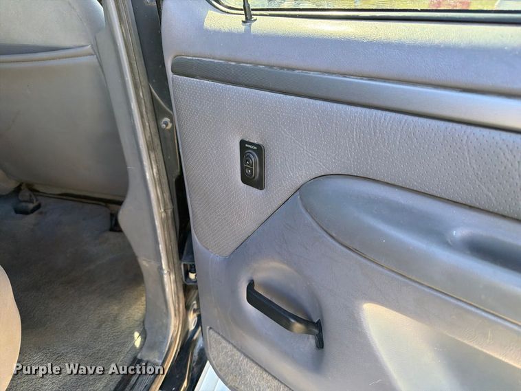 image for item FB5952 1995 Ford F350 Crew Cab flatbed pickup truck