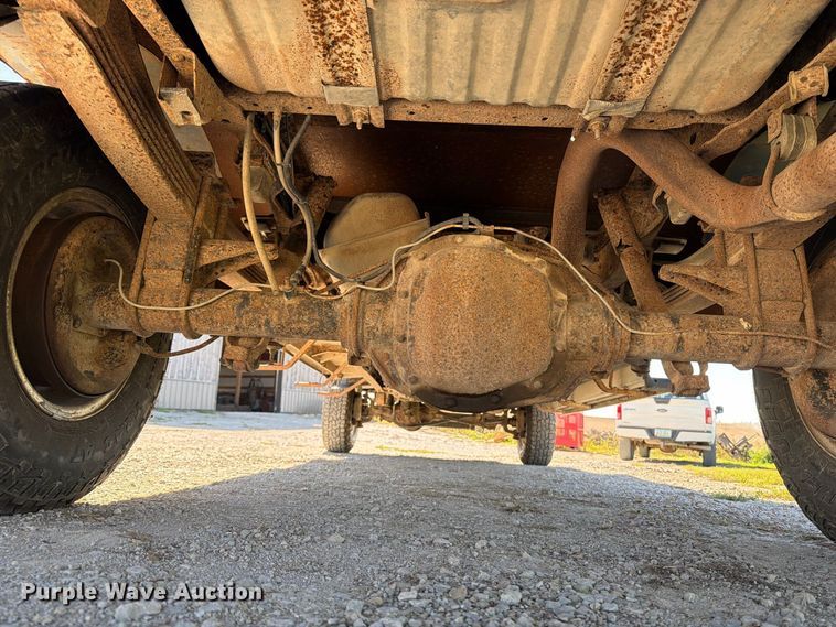image for item FB5952 1995 Ford F350 Crew Cab flatbed pickup truck