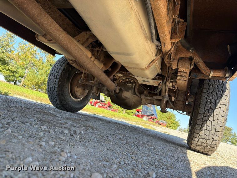 image for item FB5952 1995 Ford F350 Crew Cab flatbed pickup truck