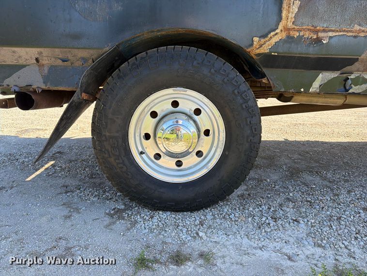 image for item FB5952 1995 Ford F350 Crew Cab flatbed pickup truck