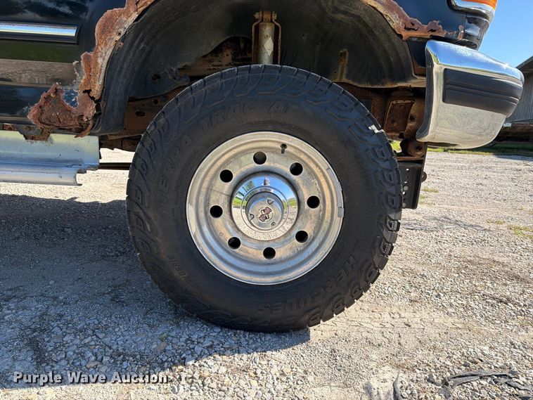 image for item FB5952 1995 Ford F350 Crew Cab flatbed pickup truck
