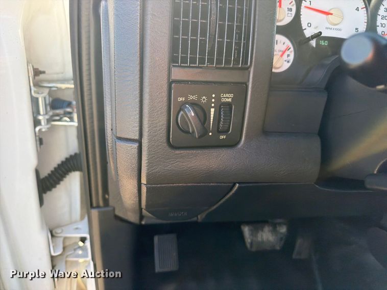 image for item FB5958 2005 Dodge Ram 3500 Crew Cab pickup truck