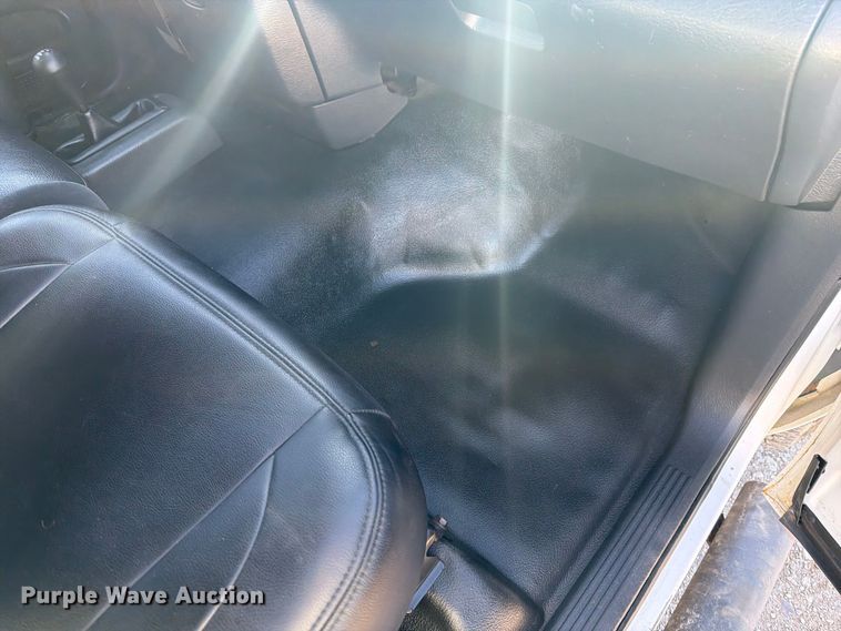 image for item FB5958 2005 Dodge Ram 3500 Crew Cab pickup truck