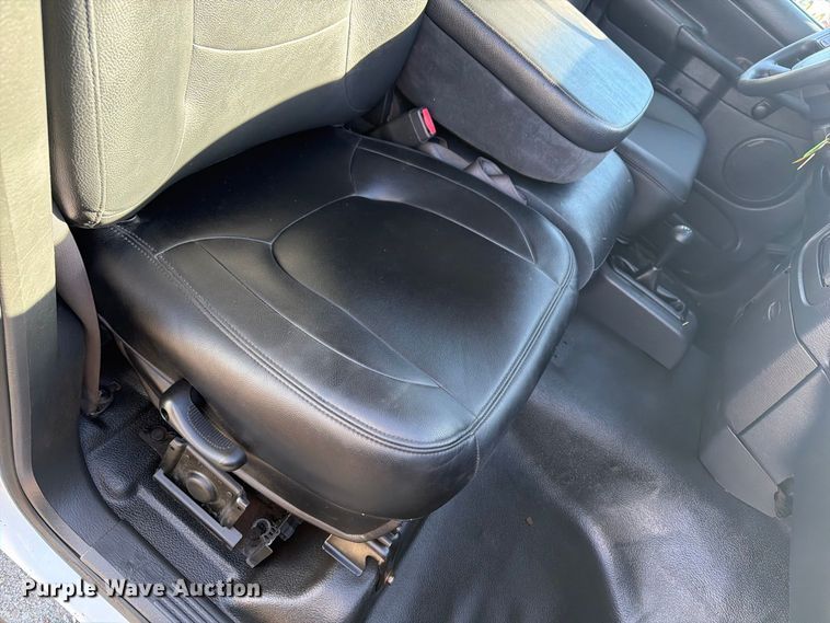 image for item FB5958 2005 Dodge Ram 3500 Crew Cab pickup truck