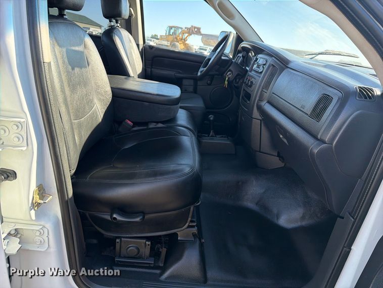 image for item FB5958 2005 Dodge Ram 3500 Crew Cab pickup truck