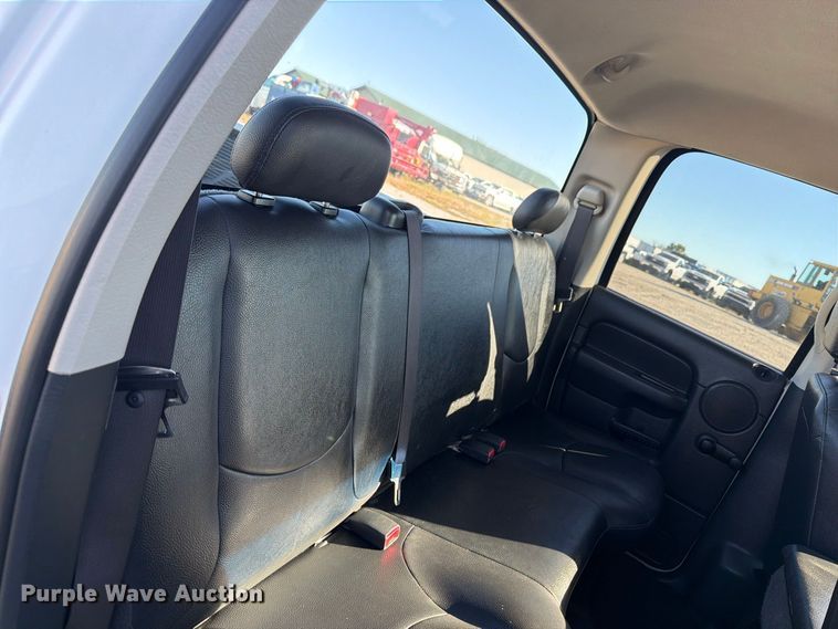 image for item FB5958 2005 Dodge Ram 3500 Crew Cab pickup truck