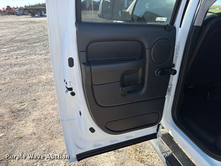 image for item FB5958 2005 Dodge Ram 3500 Crew Cab pickup truck