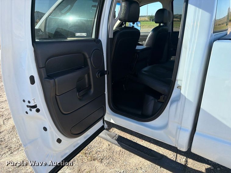 image for item FB5958 2005 Dodge Ram 3500 Crew Cab pickup truck