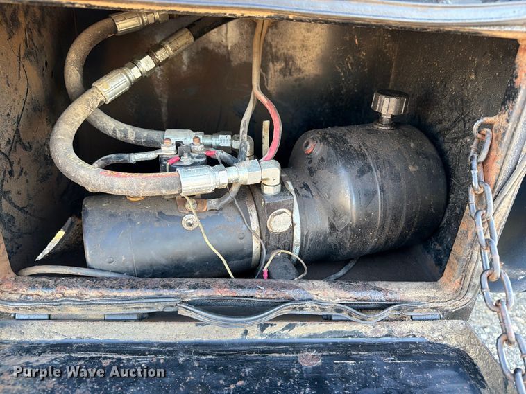 image for item FB5959 2003 Dodge Ram 3500 Crew Cab bale bed pickup truck