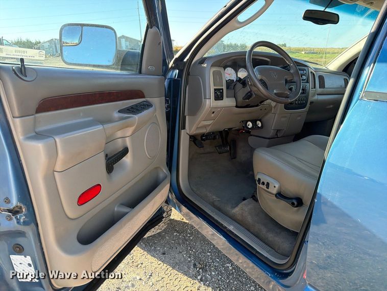 image for item FB5959 2003 Dodge Ram 3500 Crew Cab bale bed pickup truck