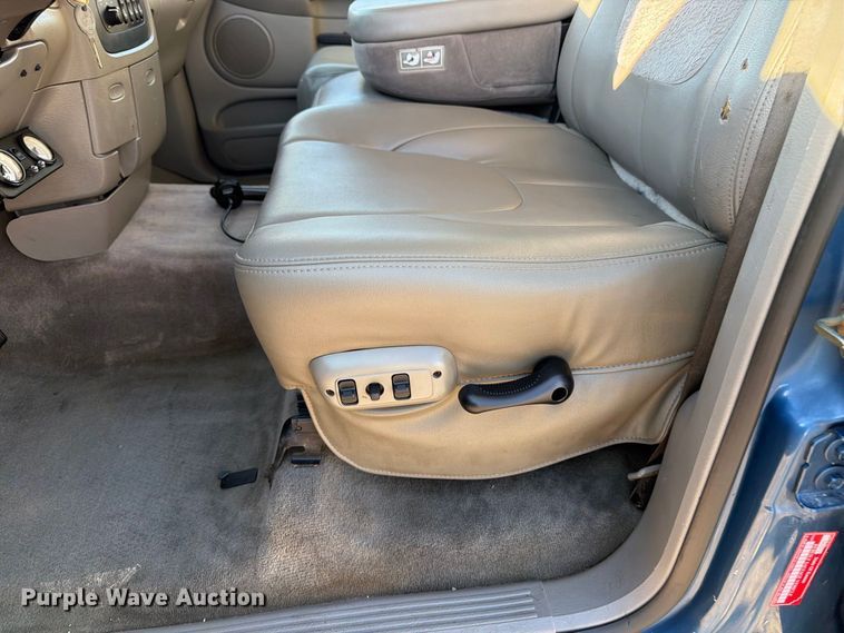 image for item FB5959 2003 Dodge Ram 3500 Crew Cab bale bed pickup truck
