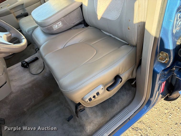 image for item FB5959 2003 Dodge Ram 3500 Crew Cab bale bed pickup truck