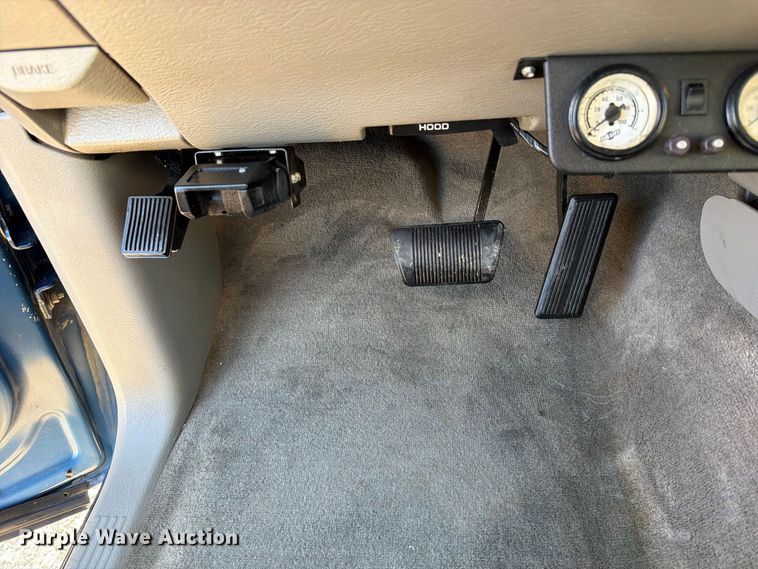 image for item FB5959 2003 Dodge Ram 3500 Crew Cab bale bed pickup truck