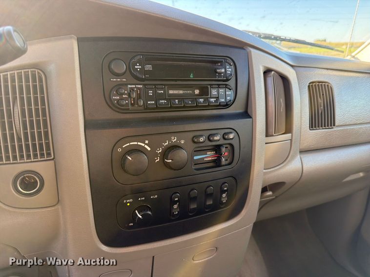 image for item FB5959 2003 Dodge Ram 3500 Crew Cab bale bed pickup truck