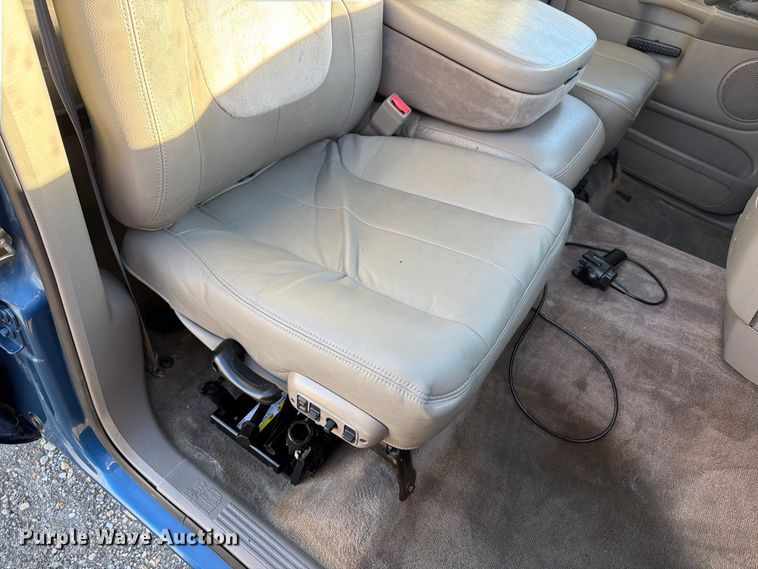 image for item FB5959 2003 Dodge Ram 3500 Crew Cab bale bed pickup truck