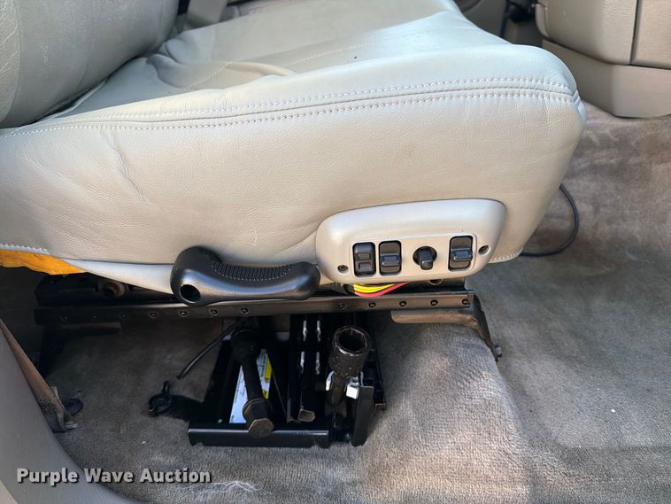 image for item FB5959 2003 Dodge Ram 3500 Crew Cab bale bed pickup truck