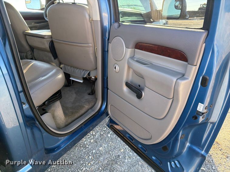 image for item FB5959 2003 Dodge Ram 3500 Crew Cab bale bed pickup truck