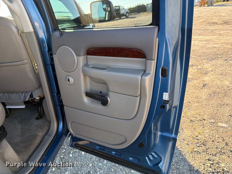 image for item FB5959 2003 Dodge Ram 3500 Crew Cab bale bed pickup truck
