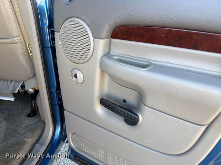 image for item FB5959 2003 Dodge Ram 3500 Crew Cab bale bed pickup truck