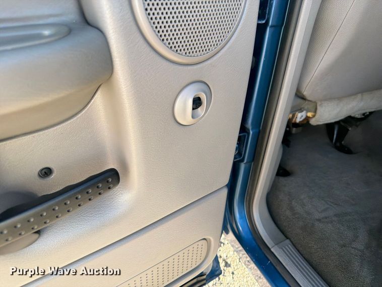 image for item FB5959 2003 Dodge Ram 3500 Crew Cab bale bed pickup truck