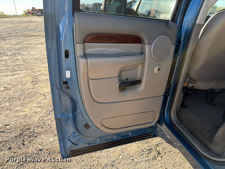 image for item FB5959 2003 Dodge Ram 3500 Crew Cab bale bed pickup truck