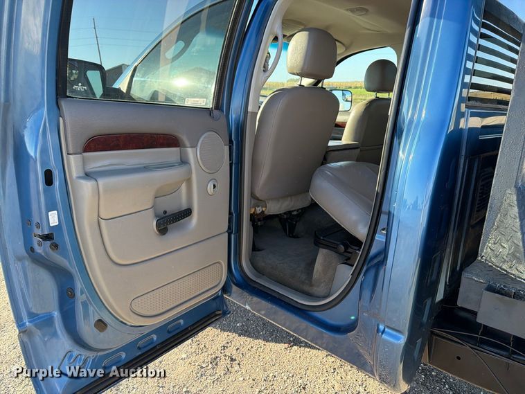 image for item FB5959 2003 Dodge Ram 3500 Crew Cab bale bed pickup truck