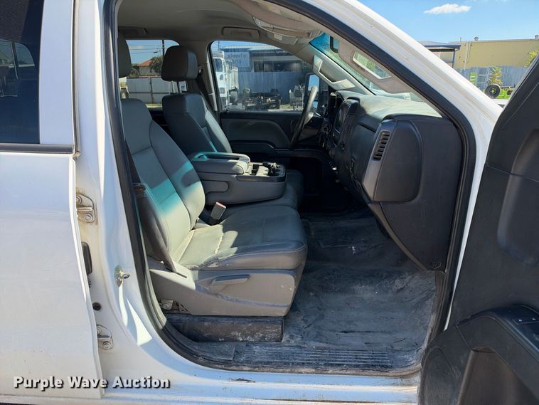 image for item FB8361 2017 Chevrolet Silverado 3500HD Crew Cab utility bed pickup truck