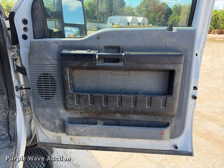 image for item FB8362 2015 Ford F550 utility / service truck
