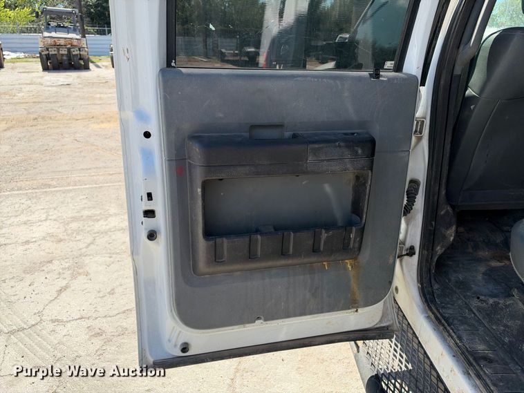 image for item FB8362 2015 Ford F550 utility / service truck