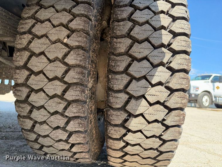 image for item FB8362 2015 Ford F550 utility / service truck