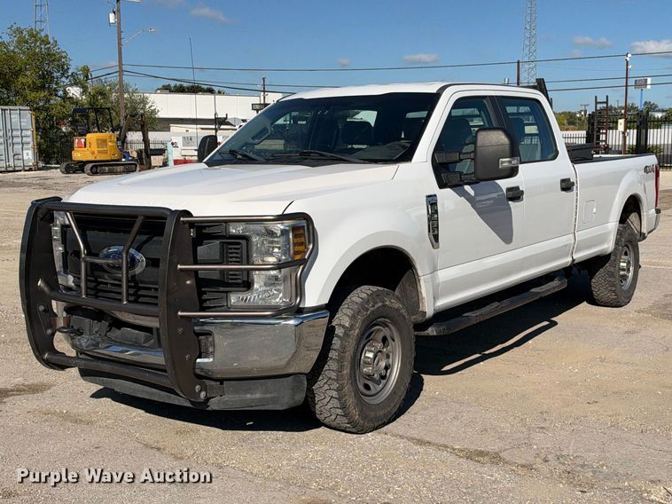 image for item FB8372 2019 Ford F250 Super Duty Crew Cab pickup truck
