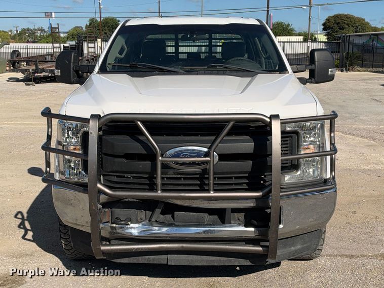 image for item FB8372 2019 Ford F250 Super Duty Crew Cab pickup truck