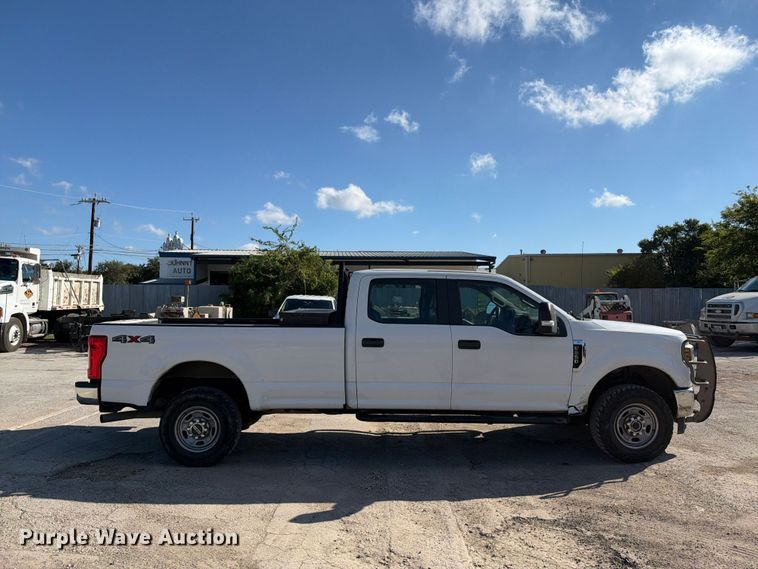 image for item FB8372 2019 Ford F250 Super Duty Crew Cab pickup truck